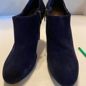 Vince Camuto midnight blue ankle booties. Size 8